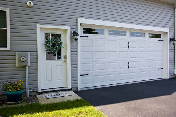 24/7 Emergency Garage Door Panel Replacement experts in Burtonsville, MD